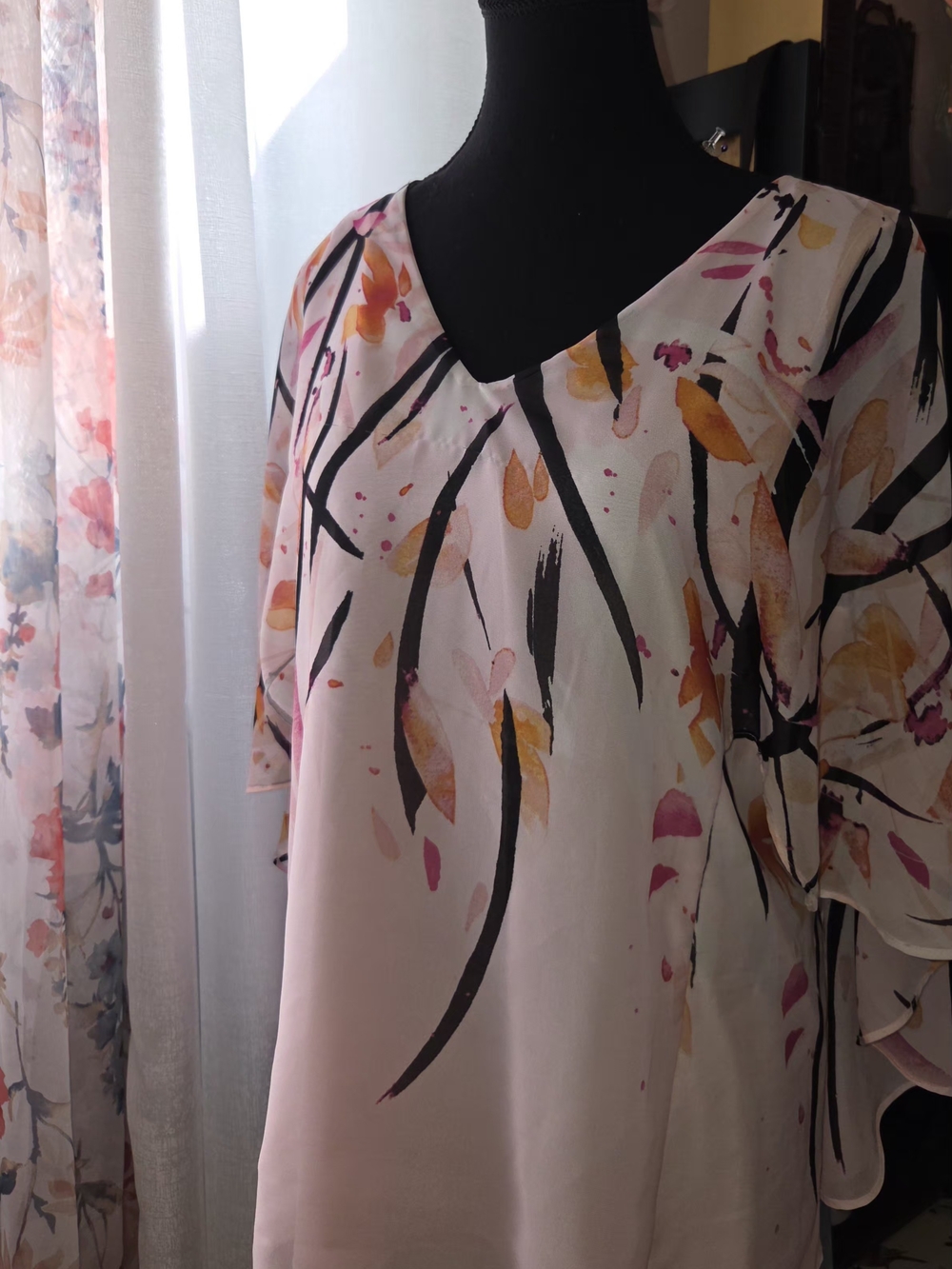 Laura Flowy Chiffon Style Women’s Watercolor Floral V-Neck Blouse - Blush